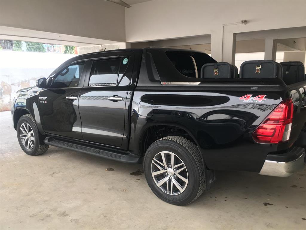 Toyota Hilux Revo - 5 