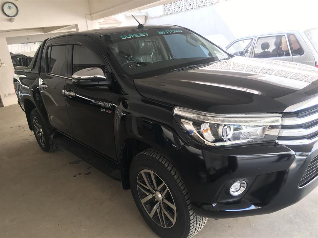 Toyota Hilux Revo - 7 