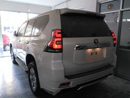 Toyota Land Cruiser Prado TX - 8 